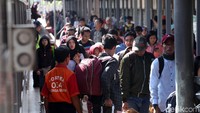 Berdasarkan data dari Posko Humas Stasiun Pasar Senen, penumpang hari ini diperkirakan sebanyak 21.463 pemudik arus balik yang turun di Stasiun Pasar Senen.