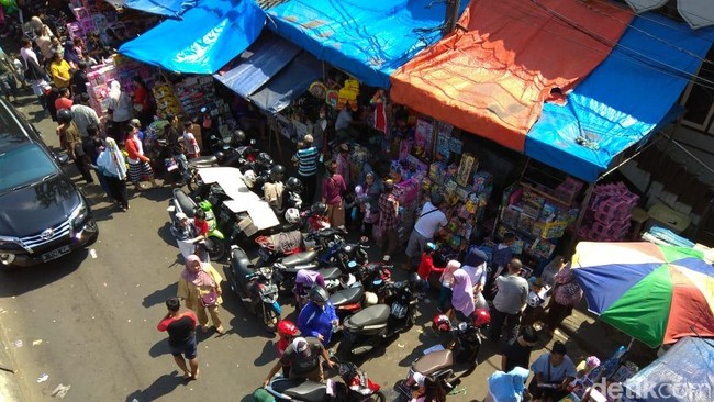 Curhat Pedagang Mainan Pasar Gembrong, Omzet Turun hingga 50%