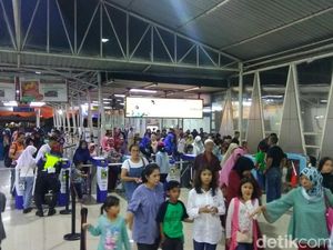 Stasiun Bogor Dipenuhi Penumpang Arah Jakarta