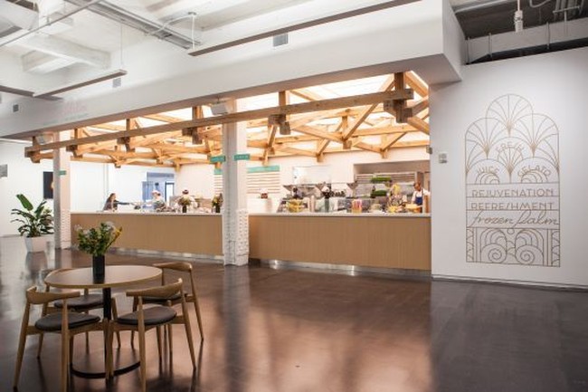 Ini penampilan dapurnya yang tampak luas dan bersih. Tempat ini memang didesain khas restoran agar tetap Instagramable. Ruang makan Instagram pun menyediakan jus dan gelato gratis mulai pukul 13:00. Foto: Instagram