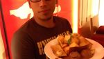Pose Manis Sammy Simorangkir Saat Makan Bersama Istri dan Keluarga