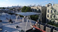 Brooklyn SolarWorks menggunakan panel yang berbeda tergantung pada pekerjaan yang ada. Dua yang paling populer adalah panel Monocrystalline SLA-M 310 Wp milik Silfab yang menawarkan 100 persen kepadatan daya maksimum dan panel LG NeON 2 355W, yang menggunakan kabel yang lebih tipis untuk penampilan yang lebih estetis. Inhabitat/Istimewa.
