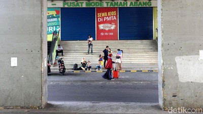Pasar Tanah Abang Masih Tutup