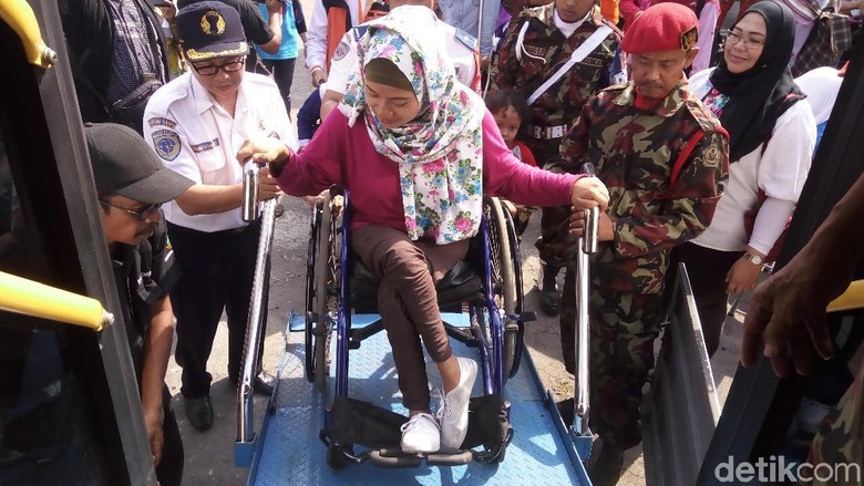 Pakai Bus Khusus, Kemensos Pulangkan Pemudik Difabel dari Solo Pakai Bus Khusus, Kemensos Pulangkan Pemudik Difabel dari Solo