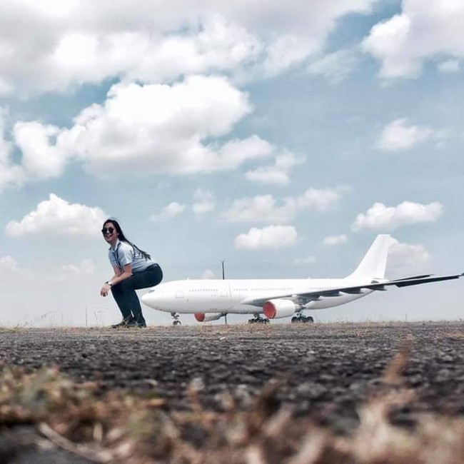 Setelah lulus dari Airlink Flying School dengan gelar sarjana dalam operasi pesawat terbang dan penerbangan, Shanika kini secara resmi bisa menerbangkan pesawat. Foto: istimewa