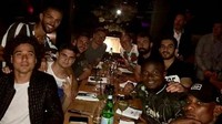 Kumpul bersama. Begini keseruan Ochoa saat nongkrong bersama teman-temannya. Foto: Instagram @yosoy8a