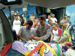 Usai Swafoto, Seorang Wisatawan Terseret Ombak di Pantai Klayar