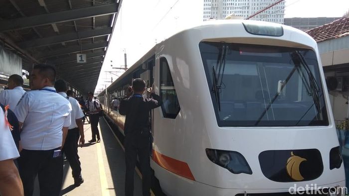 Kereta Bandara Soekarno Hatta di Stasiun Bekasi/Foto: Selfie Miftahul Jannah/detikcom Kereta Bandara Soekarno Hatta di Stasiun Bekasi/Foto: Selfie Miftahul Jannah/detikcom