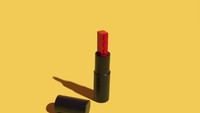 Tidak hanya makanan saja, Jaime juga piawai merubah benda lainnya menjadi Pop Art lego. Seperti lipstick berwarna merah menggoda ini salah satunya. Foto: Jaime Shancez