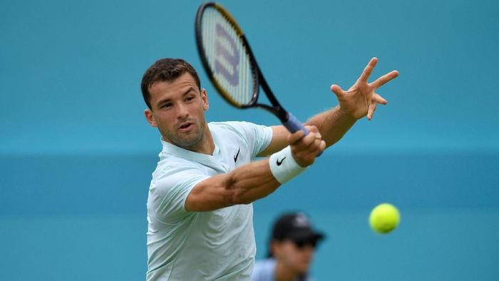 Petenis Bulgaria Grigor Dimitrov merebut laga babak pertama turnamen Queens Club Championship 2018 dengan mengalahkan Damir Dzumhur Foto: Tony OBrien/Reuters Petenis Bulgaria Grigor Dimitrov merebut laga babak pertama turnamen Queens Club Championship 2018 dengan mengalahkan Damir Dzumhur Foto: Tony OBrien/Reuters