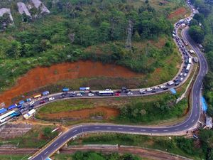 Foto Udara Kemacetan di Jalur Selatan Lingkar Gentong