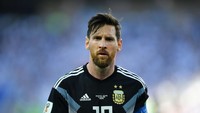 Pemain terbaik dunia Lionel Messi ternyata memiliki gangguan kesehatan. Saat kecil, Messi ternyata mengidap kelainan hormon yang menghambat pertumbuhannya. Biaya pengobatan yang mahal membuat keluarga menyerahkan pada Barcelona FC sehingga ia bisa berobat gratis. Hingga kini, Messi sudah memberikan banyak gelar bagi tim Blaugrana itu. Foto: Getty Images