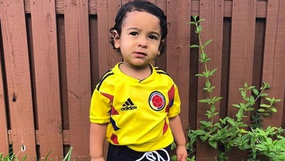 Gemasnya Anak-anak saat Mendukung Tim Sepak Bola Favoritnya