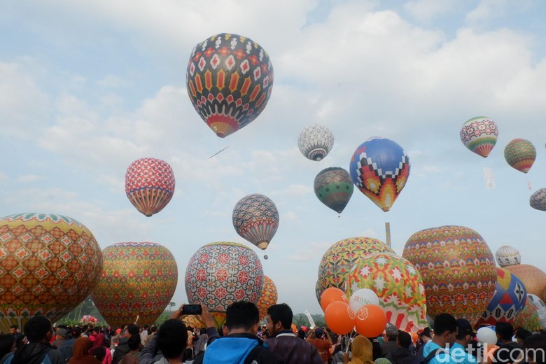 Bahaya di Balik Balon Liar yang Tetap Mengudara di Langit Jawa Bahaya di Balik Balon Liar yang Tetap Mengudara di Langit Jawa