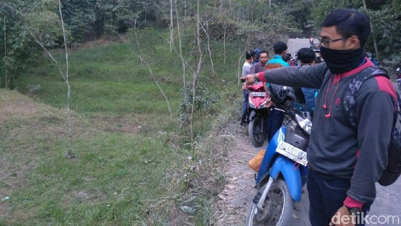 Jip Lava Tour Merapi Terperosok ke Jurang, 1 Tewas 4 Luka Jip Lava Tour Merapi Terperosok ke Jurang, 1 Tewas 4 Luka