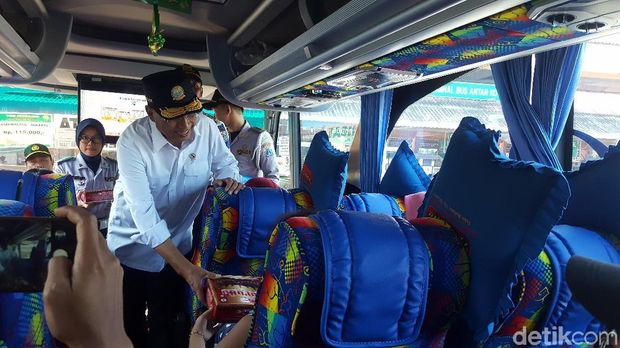 Menhub Cek Arus Balik di Terminal Kampung Rambutan