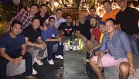Meski memiliki jadwal yang cukup padat dan sibuk, tapi Prananda masih menyempatkan waktunya untuk berkumpul bersama teman-teman terdekatnya. Foto: Instagram @pranandapaloh
