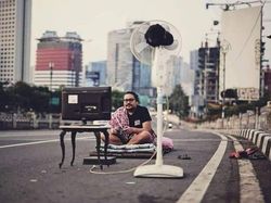 Potret Kocak Ketika Jakarta Sepi Melompong