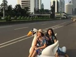 Potret Kocak Ketika Jakarta Sepi Melompong