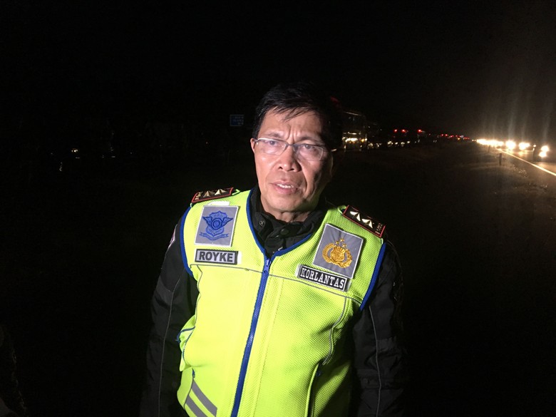 Polisi Berlakukan One Way di Tol Cipali Arah Jakarta Polisi Berlakukan One Way di Tol Cipali Arah Jakarta