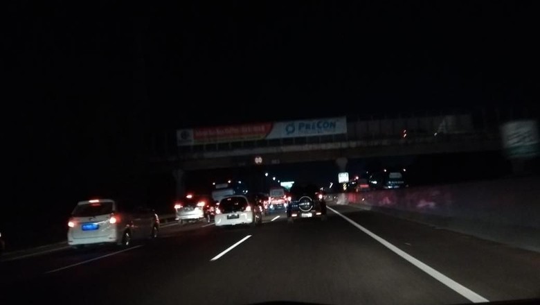 Arus Balik Lebaran, Tol Cikampek Mulai Lancar di Km 57 Arus Balik Lebaran, Tol Cikampek Mulai Lancar di Km 57