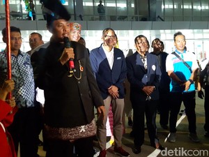 Buka Lomba Berlayar Se-Asia di Ancol, Sandi Nyanyi Lagu Sailing