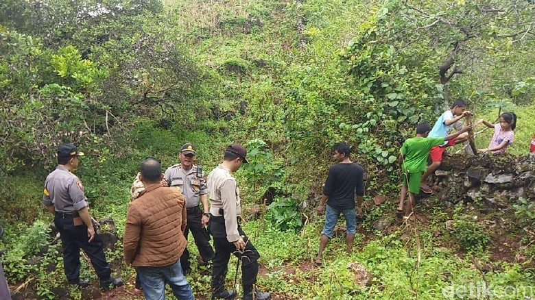 Diduga Masih Banyak Ular Berkeliaran di Lokasi Sanca Makan Wanita Diduga Masih Banyak Ular Berkeliaran di Lokasi Sanca Makan Wanita