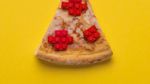 Visual Artist Ini Buat Pop Art Dengan Padukan Makanan dan Lego