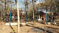 Fasilitas di Waduk Cacaban sendiri relatif sangat lengkap.  Pengelola menyediakan fasilitas area bermain anak, bumi perkemahan, musala, toilet,  hingga rumah pohon yang sengaja dibangun di tepi waduk untuk berfoto selfie. (Muhammad Idris/detikTravel)