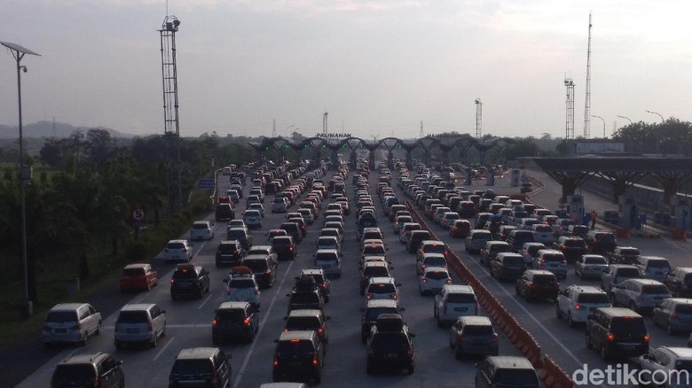 Diperpanjang, One Way Kini dari Tol Brebes sampai Cawang Diperpanjang, One Way Kini dari Tol Brebes sampai Cawang