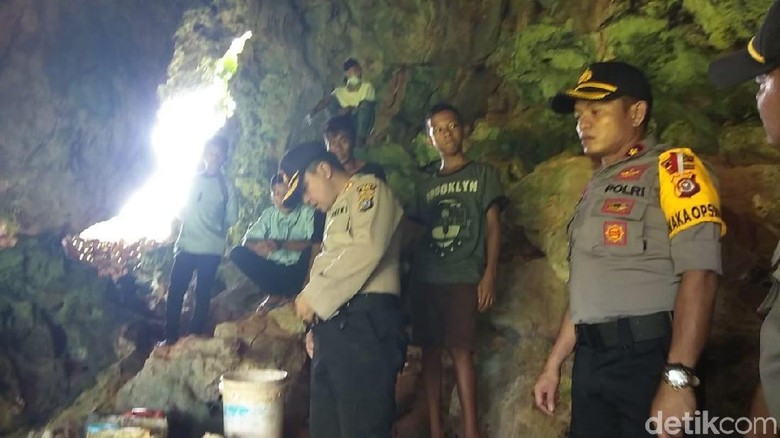 Cerita 3 Hari Pencarian Sarang Ular yang Makan Wanita di Sultra Cerita 3 Hari Pencarian Sarang Ular yang Makan Wanita di Sultra