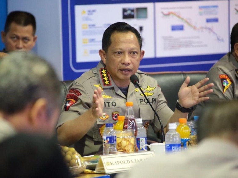 Kapolri Sampaikan Apresiasi Presiden Soal Pengamanan Arus Mudik Kapolri Sampaikan Apresiasi Presiden Soal Pengamanan Arus Mudik