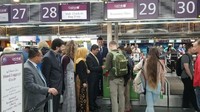 Bersama dengan itu, Yevgenii Dudnyk, Service Manager Qatar Airways juga mempromosikan secara langsung rute baru Kiev-Doha lalu Doha-Denpasar kepada para pelancong di Bandara Boryspil. (dok KBRI Kiev)
