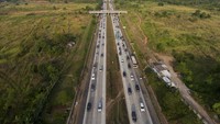 Lalu lintas tampak ramai lancar di semua lajur (Foto: Dok. Antara Foto)