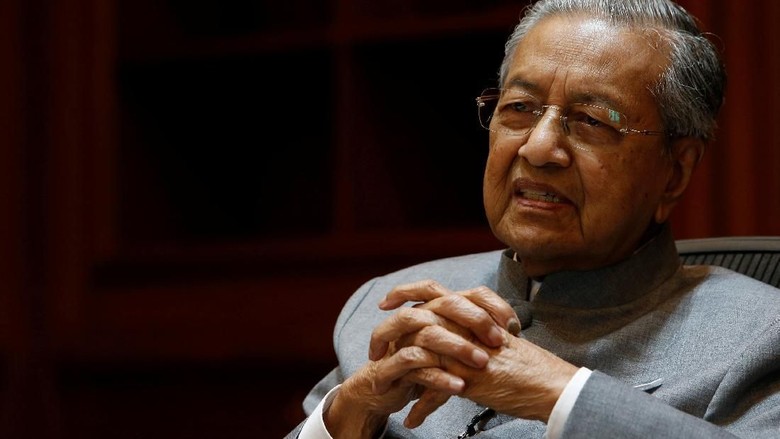 Mahathir: Pemimpin Hong Kong Seharusnya Mengundurkan Diri Mahathir: Pemimpin Hong Kong Seharusnya Mengundurkan Diri