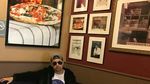 Begini Serunya Pose Erick Bana Iskandar, Kakak Jessica Iskandar Saat Kulineran