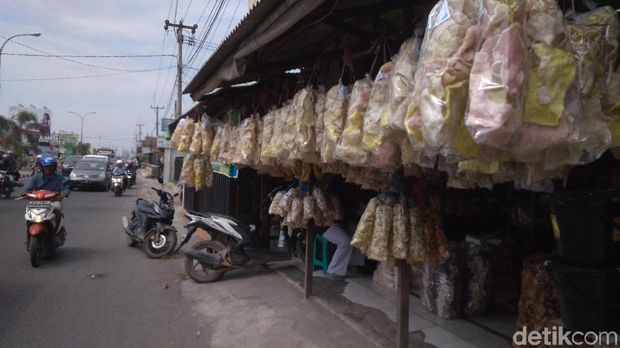 Mudik Lebaran, Toko Oleh-oleh Khas Cirebon Kebanjiran Pengunjung
