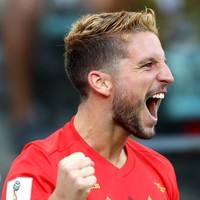 Dries Mertens dari kesebelasan Belgia memilih potongan rambut yang ditipiskan di bagian bawah, dan lebih tebal pada bagian atas kepala. Untuk tampil lebih stylish, ia mewarnai rambut dengan teknik ombre bernuansa keemasan. Foto: Getty Images