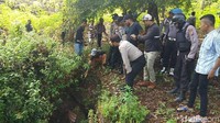 Sarang tersebut berada di sebuah gua.  (Dok Polres Muna)