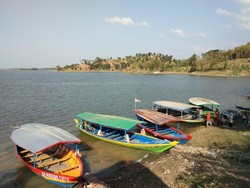 Waduk Cacaban di Tegal, Tempat Wisata Indah Berlatar Perbukitan Hijau