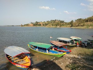 Waduk Cacaban di Tegal, Tempat Wisata Indah Berlatar Perbukitan Hijau