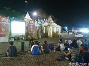 Sambil Istirahat, Pemudik Via Jalur Bojonegoro Bisa Nobar Piala Dunia