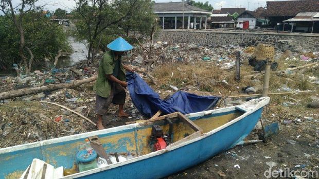 Gelombang Capai 3 Meter, Nelayan di Probolinggo Libur Sepekan