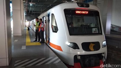 Whuss, Kereta Bandara Soetta Meluncur ke Stasiun Bekasi