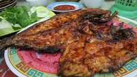 Main ke Pantai Kartini Jepara, @ilmiyatusshofa cicip aneka seafood enak. Salah satunya ikan bakar dengan bumbu gurih meresap. Foto: Istimewa