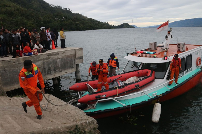 Ini Kesulitan Penyelam Cari Korban KM Sinar Bangun di Danau Toba Ini Kesulitan Penyelam Cari Korban KM Sinar Bangun di Danau Toba