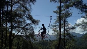 Foto: Sepeda Terbang di Sulawesi Selatan