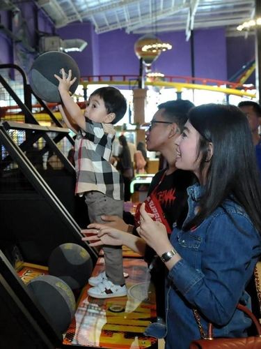 Ayah Sukses Jual Martabak, Ini Gaya Cucu Jokowi Bersepatu Gucci Rp 4,8 Juta