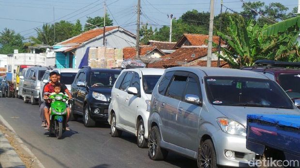Kendaraan di Jalur Brebes-Purwokerto Mengular Puluhan Kilometer