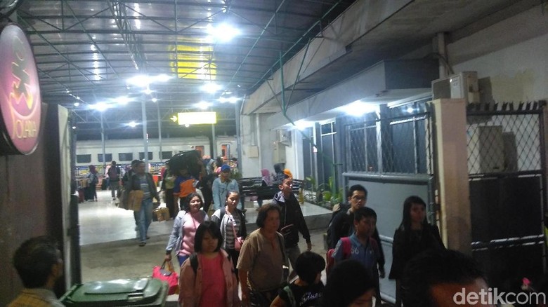 Hari Ini, 4.000 Lebih Penumpang Berangkat Via Stasiun Pasar Turi Hari Ini, 4.000 Lebih Penumpang Berangkat Via Stasiun Pasar Turi